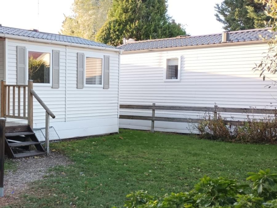 Camping Pas Cher vous présente avec son site Officiel campingpascher.fr, le Camping Flower De La Trye classé 2 étoiles, situé sur la commune de Bresles dans le département Oise (Picardie) en France. Le camping Flower De La Trye, vous présente un hébergement de type mobil-home de 24 m² pour 2 personnes avec climatisation et télévision. Le camping Flower De La Trye vous propose du sam. 29 août au sam. 05 septembre 2026 pour 7 nuits à 518€. Cette location propose 144 dates différentes pour réserver votre séjour. Découvrez également les 17 autres gammes d'hébergements du camping. Piscine chauffée, Piscine extérieure, Animations familiales, Aire de jeux enfants, Baby-foot, Centre équestre, Court de tennis, Cyclisme, Parcours sportif, Ping-pong, Randonnée, Dépôt de pain, Snack/Bar,... En savoir plus : cliquez-ICI.
