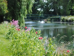 Camping Pas Cher vous présente avec son site Officiel campingpascher.fr, le Camping La Sinope classé 3 étoiles, situé sur la commune de Quineville dans le département Manche (Basse Normandie) en France. Le camping La Sinope, vous présente un hébergement de type hébergement insolite de 5 m². Le camping La Sinope vous propose du vendredi 15 mai au vendredi 22 mai 2026, en promotion à -10% pour 7 nuits à 261 € au lieu de 290,0 € soit une Économie de 29 €. Cette location propose 129 dates différentes pour réserver votre séjour. Découvrez également les 5 autres gammes d'hébergements du camping. Les Avis clients pour le Camping La Sinope sont excellents avec une note moyenne de 8 sur 10. Mer, Aire de jeux enfants, Dépôt de pain, Restaurant,... En savoir plus : cliquez-ICI.