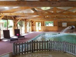 Camping Pas Cher vous présente avec son site Officiel campingpascher.fr, le Camping Les Etangs Du Moulin classé 3 étoiles, situé sur la commune de Suzy dans le département Aisne (Picardie) en France. Le camping Les Etangs Du Moulin, vous présente un hébergement de type mini-maison de 13 m². Le camping Les Etangs Du Moulin vous propose du vendredi 19 juin au vendredi 26 juin 2026 pour 7 nuits à 501€. Cette location propose 112 dates différentes pour réserver votre séjour. Découvrez également les 11 autres gammes d'hébergements du camping. Les Avis clients pour le Camping Les Etangs Du Moulin sont excellents avec une note moyenne de 9 sur 10. Piscine couverte, Aire de jeux enfants, Restaurant, Épicerie,... En savoir plus : cliquez-ICI.