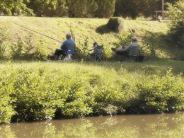 Camping Pas Cher vous présente avec son site Officiel campingpascher.fr, le Camping Les Etangs Du Moulin classé 3 étoiles, situé sur la commune de Suzy dans le département Aisne (Picardie) en France. Le camping Les Etangs Du Moulin, vous présente un hébergement de type mini-maison de 13 m². Le camping Les Etangs Du Moulin vous propose du vendredi 27 mars au vendredi 03 avril 2026 pour 7 nuits à 501€. Cette location propose 198 dates différentes pour réserver votre séjour. Découvrez également les 11 autres gammes d'hébergements du camping. Les Avis clients pour le Camping Les Etangs Du Moulin sont excellents avec une note moyenne de 9 sur 10. Piscine couverte, Aire de jeux enfants, Restaurant, Épicerie,... En savoir plus : cliquez-ICI.