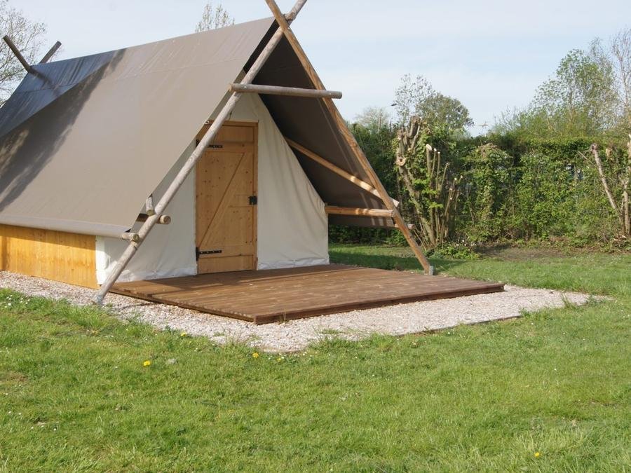 Camping Pas Cher vous présente avec son site Officiel campingpascher.fr, le Camping Municipal La Peupleraie classé 2 étoiles, situé sur la commune de Long dans le département Somme (Picardie) en France. Le camping Municipal La Peupleraie vous propose un hébergement de type hébergement insolite. L'établissement vous propose un autre type d'hébergement. Découvrez tous nos séjours à petits prix dans la commune et aux alentours de Long du département : Somme (Picardie). RivièreÉtang, Aire de jeux enfants, Canoë-kayak, Ping-pong, Pétanque, Bar, Dépôt de pain, Snack/Bar, Épicerie,... En savoir plus : cliquez-ICI.