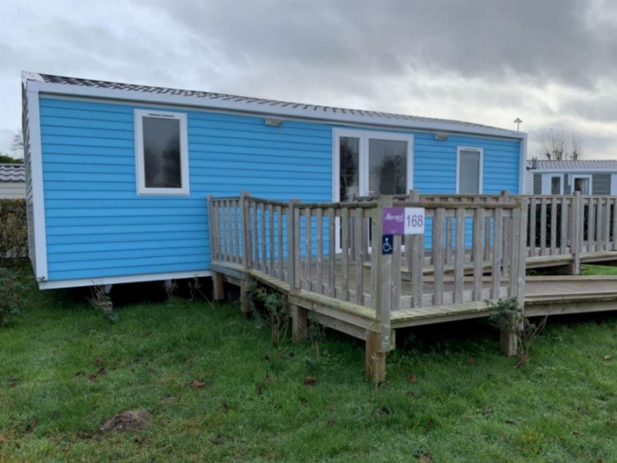 Camping Pas Cher vous présente avec son site Officiel campingpascher.fr, le Camping Le Walric classé 4 étoiles, situé sur la commune de Saint Valery Sur Somme dans le département Somme (Picardie) en France. Le camping Le Walric, vous présente un hébergement de type mobil-home de 30 m² pour 1 personne. Le camping Le Walric vous propose du dimanche 27 septembre au dimanche 04 octobre 2026 pour 7 nuits à 333€. Cette location propose 56 dates différentes pour réserver votre séjour. Découvrez également les 8 autres gammes d'hébergements du camping. Les Avis clients pour le Camping Le Walric sont excellents avec une note moyenne de 8 sur 10. Mer, Piscine chauffée, Piscine couverte, Animations familiales, Club ados, Club enfants, Aire de jeux enfants, Baby-foot, Centre équestre, Court de tennis, Flipper, Parcours sportif, Ping-pong, Piscine, Pétanque, Randonnée, Sports nautiques, Structure gonflable enfants, Terrain de volley-ball, Bar, Dépôt de pain, Plats à emporter, Snack/Bar, Supermarché, Épicerie,... En savoir plus : cliquez-ICI.