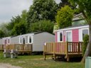 Camping Pas Cher vous présente avec son site Officiel campingpascher.fr, le Camping Le Walric classé 4 étoiles, situé sur la commune de Saint Valery Sur Somme dans le département Somme (Picardie) en France. Le camping Le Walric, vous présente un hébergement de type mobil-home de 18 m² et télévision. Le camping Le Walric vous propose du dimanche 05 juillet au dimanche 12 juillet 2026, en promotion à -10% pour 7 nuits à 585,90 € au lieu de 651,0 € soit une Économie de 65,10 €. Cette location propose 183 dates différentes pour réserver votre séjour. Découvrez également les 6 autres gammes d'hébergements du camping. Les Avis clients pour le Camping Le Walric sont excellents avec une note moyenne de 8 sur 10. Mer, Piscine chauffée, Piscine couverte, Animations familiales, Club ados, Club enfants, Aire de jeux enfants, Baby-foot, Centre équestre, Court de tennis, Flipper, Parcours sportif, Ping-pong, Piscine, Pétanque, Randonnée, Sports nautiques, Structure gonflable enfants, Terrain de volley-ball, Bar, Dépôt de pain, Plats à emporter, Snack/Bar, Supermarché, Épicerie,... En savoir plus : cliquez-ICI.