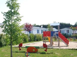 Camping Pas Cher vous présente avec son site Officiel campingpascher.fr, le Camping Le Walric classé 4 étoiles, situé sur la commune de Saint Valery Sur Somme dans le département Somme (Picardie) en France. Le camping Le Walric vous propose un hébergement de type mobil-home de 32 m² (télévision). L'établissement vous propose 6 autres types d'hébergements. Découvrez tous nos séjours à petits prix dans la commune et aux alentours de Saint Valery Sur Somme du département : Somme (Picardie). Les Avis clients pour le Camping Le Walric sont excellents avec une note moyenne de 8 sur 10. Mer, Piscine chauffée, Piscine couverte, Animations familiales, Club ados, Club enfants, Aire de jeux enfants, Baby-foot, Centre équestre, Court de tennis, Flipper, Parcours sportif, Ping-pong, Piscine, Pétanque, Randonnée, Sports nautiques, Structure gonflable enfants, Terrain de volley-ball, Bar, Dépôt de pain, Plats à emporter, Snack/Bar, Supermarché, Épicerie,... En savoir plus : cliquez-ICI.