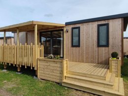 Camping Pas Cher vous présente avec son site Officiel campingpascher.fr, le Camping Paradis - La Croix L'abbé classé 4 étoiles, situé sur la commune de Saint Valery Sur Somme dans le département Somme (Picardie) en France. Le camping Paradis - La Croix L'abbé, vous présente un hébergement de type mobil-home de 46 m² et télévision. Le camping Paradis - La Croix L'abbé vous propose du mardi 02 juin au mardi 09 juin 2026, en promotion à -11% pour 7 nuits à 385 € au lieu de 433,0 € soit une Économie de 48 €. Cette location propose 184 dates différentes pour réserver votre séjour. Découvrez également les 20 autres gammes d'hébergements du camping. Les Avis clients pour le Camping Paradis - La Croix L'abbé sont excellents avec une note moyenne de 8 sur 10. Mer, Piscine chauffée, Piscine couverte, Animation ados, Animation enfants, Animations familiales, Baby-foot, Ping-pong, Piscine, Pétanque, Randonnée, Salle de fitness, Bar, Dépôt de pain, Épicerie,... En savoir plus : cliquez-ICI.