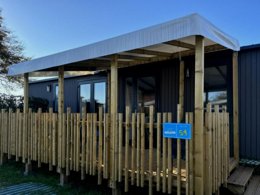 Camping Pas Cher vous présente avec son site Officiel campingpascher.fr, le Camping Paradis - La Croix L'abbé classé 4 étoiles, situé sur la commune de Saint Valery Sur Somme dans le département Somme (Picardie) en France. Le camping Paradis - La Croix L'abbé vous propose un hébergement de type mobil-home de 46 m² pour 2 personnes (télévision). L'établissement vous propose 20 autres types d'hébergements. Découvrez tous nos séjours à petits prix dans la commune et aux alentours de Saint Valery Sur Somme du département : Somme (Picardie). Les Avis clients pour le Camping Paradis - La Croix L'abbé sont excellents avec une note moyenne de 8 sur 10. Mer, Piscine chauffée, Piscine couverte, Animation ados, Animation enfants, Animations familiales, Baby-foot, Ping-pong, Piscine, Pétanque, Randonnée, Salle de fitness, Bar, Dépôt de pain, Épicerie,... En savoir plus : cliquez-ICI.