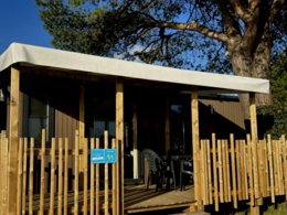 Camping Pas Cher vous présente avec son site Officiel campingpascher.fr, le Camping Paradis - La Croix L'abbé classé 4 étoiles, situé sur la commune de Saint Valery Sur Somme dans le département Somme (Picardie) en France. Le camping Paradis - La Croix L'abbé vous propose un hébergement de type mobil-home de 38 m² (télévision). L'établissement vous propose 20 autres types d'hébergements. Découvrez tous nos séjours à petits prix dans la commune et aux alentours de Saint Valery Sur Somme du département : Somme (Picardie). Les Avis clients pour le Camping Paradis - La Croix L'abbé sont excellents avec une note moyenne de 8 sur 10. Mer, Piscine chauffée, Piscine couverte, Animation ados, Animation enfants, Animations familiales, Baby-foot, Ping-pong, Piscine, Pétanque, Randonnée, Salle de fitness, Bar, Dépôt de pain, Épicerie,... En savoir plus : cliquez-ICI.