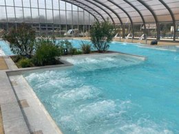 Camping Pas Cher vous présente avec son site Officiel campingpascher.fr, le Camping Paradis - La Croix L'abbé classé 4 étoiles, situé sur la commune de Saint Valery Sur Somme dans le département Somme (Picardie) en France. Le camping Paradis - La Croix L'abbé vous propose un hébergement de type mobil-home pour 2 personnes (télévision). L'établissement vous propose 20 autres types d'hébergements. Découvrez tous nos séjours à petits prix dans la commune et aux alentours de Saint Valery Sur Somme du département : Somme (Picardie). Les Avis clients pour le Camping Paradis - La Croix L'abbé sont excellents avec une note moyenne de 8 sur 10. Mer, Piscine chauffée, Piscine couverte, Animation ados, Animation enfants, Animations familiales, Baby-foot, Ping-pong, Piscine, Pétanque, Randonnée, Salle de fitness, Bar, Dépôt de pain, Épicerie,... En savoir plus : cliquez-ICI.