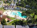 Camping Pas Cher vous présente avec son site Officiel campingpascher.fr, le Camping Paradis Les Galets De La Mollière classé 3 étoiles, situé sur la commune de Cayeux Sur Mer dans le département Somme (Picardie) en France. Le camping Paradis Les Galets De La Mollière, vous présente un hébergement de type mobil-home pour 4 personnes et télévision. Le camping Paradis Les Galets De La Mollière vous propose du dimanche 27 septembre au dimanche 04 octobre 2026, en promotion à -21% pour 7 nuits à 233 € au lieu de 296,0 € soit une Économie de 63 €. Cette location propose 84 dates différentes pour réserver votre séjour. Découvrez également les 12 autres gammes d'hébergements du camping. Les Avis clients pour le Camping Paradis Les Galets De La Mollière sont excellents avec une note moyenne de 8 sur 10. Piscine chauffée, Piscine extérieure, Animations familiales, Club enfants, Aire de jeux enfants, Court de tennis, Ping-pong, Pétanque, Salle de jeux vidéo, Terrain de volley-ball, Terrain multisports, Bar, Snack/Bar, Épicerie,... En savoir plus : cliquez-ICI.
