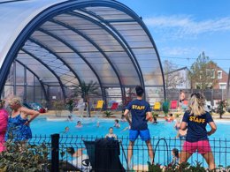 Camping Pas Cher vous présente avec son site Officiel campingpascher.fr, le Camping La Prairie classé 4 étoiles, situé sur la commune de Le Crotoy dans le département Somme (Picardie) en France. Le camping La Prairie, vous présente un hébergement de type mobil-home de 25 m² pour 4 personnes et télévision. Le camping La Prairie vous propose du lundi 01 juin au lundi 08 juin 2026, en promotion à -20% pour 7 nuits à 290,40 € au lieu de 363,0 € soit une Économie de 72,60 €. Cette location propose 139 dates différentes pour réserver votre séjour. Découvrez également les 24 autres gammes d'hébergements du camping. Les Avis clients pour le Camping La Prairie sont excellents avec une note moyenne de 8 sur 10. MerÉtang, Piscine chauffée, Piscine couverte, Animation enfants, Animations familiales, Club enfants, Aire de jeux enfants, Baby-foot, Centre équestre, Court de tennis, Cyclisme, Golf, Ping-pong, Piscine, Planche à voile, Pétanque, Randonnée, Salle de fitness, Skatepark, Structure gonflable enfants, Surf, Terrain de badminton, kiteSurf, Dépôt de pain, Food truck, Snack/Bar, Épicerie,... En savoir plus : cliquez-ICI.