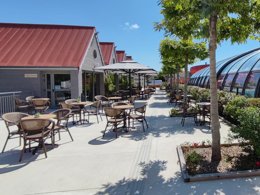 Camping Pas Cher vous présente avec son site Officiel campingpascher.fr, le Camping La Prairie classé 4 étoiles, situé sur la commune de Le Crotoy dans le département Somme (Picardie) en France. Le camping La Prairie, vous présente un hébergement de type mobil-home de 32 m² pour 4 personnes et télévision. Le camping La Prairie vous propose du lundi 25 mai au lundi 01 juin 2026, en promotion à -20% pour 7 nuits à 286,40 € au lieu de 358,0 € soit une Économie de 71,60 €. Cette location propose 171 dates différentes pour réserver votre séjour. Découvrez également les 24 autres gammes d'hébergements du camping. Les Avis clients pour le Camping La Prairie sont excellents avec une note moyenne de 8 sur 10. MerÉtang, Piscine chauffée, Piscine couverte, Animation enfants, Animations familiales, Club enfants, Aire de jeux enfants, Baby-foot, Centre équestre, Court de tennis, Cyclisme, Golf, Ping-pong, Piscine, Planche à voile, Pétanque, Randonnée, Salle de fitness, Skatepark, Structure gonflable enfants, Surf, Terrain de badminton, kiteSurf, Dépôt de pain, Food truck, Snack/Bar, Épicerie,... En savoir plus : cliquez-ICI.