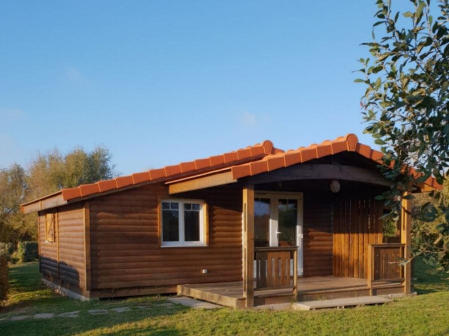 Camping Pas Cher vous présente avec son site Officiel campingpascher.fr, le Camping Paradis Belle Dune classé 5 étoiles, situé sur la commune de Berck Sur Mer dans le département Pas-de-calais (Nord Pas De Calais) en France. Le camping Paradis Belle Dune vous propose un hébergement de type chalet de 35 m² pour 5 personnes (télévision). L'établissement vous propose 9 autres types d'hébergements. Découvrez tous nos séjours à petits prix dans la commune et aux alentours de Berck Sur Mer du département : Pas-de-calais (Nord Pas De Calais). Les Avis clients pour le Camping Paradis Belle Dune sont excellents avec une note moyenne de 8 sur 10. Mer, Parc aquatique, Piscine couverte, Piscine extérieure, Animations familiales, Club enfants, Aire de jeux enfants, Golf, Ping-pong, Pétanque, Salle de fitness, Terrain multisports, Bar, Dépôt de pain, Pizzeria,... En savoir plus : cliquez-ICI.