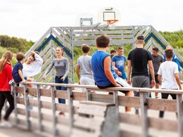 Camping Pas Cher vous présente avec son site Officiel campingpascher.fr, le Camping Paradis Belle Dune classé 5 étoiles, situé sur la commune de Berck Sur Mer dans le département Pas-de-calais (Nord Pas De Calais) en France. Le camping Paradis Belle Dune vous propose un hébergement de type chalet de 50 m² pour 6 personnes (télévision). L'établissement vous propose 9 autres types d'hébergements. Découvrez tous nos séjours à petits prix dans la commune et aux alentours de Berck Sur Mer du département : Pas-de-calais (Nord Pas De Calais). Les Avis clients pour le Camping Paradis Belle Dune sont excellents avec une note moyenne de 8 sur 10. Mer, Parc aquatique, Piscine couverte, Piscine extérieure, Animations familiales, Club enfants, Aire de jeux enfants, Golf, Ping-pong, Pétanque, Salle de fitness, Terrain multisports, Bar, Dépôt de pain, Pizzeria,... En savoir plus : cliquez-ICI.