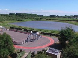 Camping Pas Cher vous présente avec son site Officiel campingpascher.fr, le Camping Paradis Belle Dune classé 5 étoiles, situé sur la commune de Berck Sur Mer dans le département Pas-de-calais (Nord Pas De Calais) en France. Le camping Paradis Belle Dune vous propose un hébergement de type chalet de 35 m² pour 5 personnes (télévision). L'établissement vous propose 9 autres types d'hébergements. Découvrez tous nos séjours à petits prix dans la commune et aux alentours de Berck Sur Mer du département : Pas-de-calais (Nord Pas De Calais). Les Avis clients pour le Camping Paradis Belle Dune sont excellents avec une note moyenne de 8 sur 10. Mer, Parc aquatique, Piscine couverte, Piscine extérieure, Animations familiales, Club enfants, Aire de jeux enfants, Golf, Ping-pong, Pétanque, Salle de fitness, Terrain multisports, Bar, Dépôt de pain, Pizzeria,... En savoir plus : cliquez-ICI.