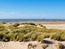 Camping Pas Cher vous présente avec son site Officiel campingpascher.fr, le Camping Domaine De La Pinede classé 3 étoiles, situé sur la commune de Etaples dans le département Pas-de-calais (Nord Pas De Calais) en France. Le camping Domaine De La Pinede, vous présente un hébergement de type tente. Le camping Domaine De La Pinede vous propose du jeudi 01 octobre au jeudi 08 octobre 2026 pour 7 nuits à 210€. Cette location propose 113 dates différentes pour réserver votre séjour. Découvrez également les 8 autres gammes d'hébergements du camping. Les Avis clients pour le Camping Domaine De La Pinede sont excellents avec une note moyenne de 8 sur 10. Mer, Animation enfants, Animations familiales, Aire de jeux enfants, Ping-pong, Pétanque, Terrain multisports, Snack/Bar,... En savoir plus : cliquez-ICI.