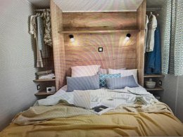 Camping Pas Cher vous présente avec son site Officiel campingpascher.fr, le Camping Domaine De La Pinede classé 3 étoiles, situé sur la commune de Etaples dans le département Pas-de-calais (Nord Pas De Calais) en France. Le camping Domaine De La Pinede, vous présente un hébergement de type hébergement insolite. Le camping Domaine De La Pinede vous propose du lundi 02 mars au lundi 09 mars 2026 pour 7 nuits à 450€. Cette location propose 82 dates différentes pour réserver votre séjour. Découvrez également les 5 autres gammes d'hébergements du camping. Les Avis clients pour le Camping Domaine De La Pinede sont excellents avec une note moyenne de 8 sur 10. Mer, Animation enfants, Animations familiales, Aire de jeux enfants, Ping-pong, Pétanque, Terrain multisports, Snack/Bar,... En savoir plus : cliquez-ICI.