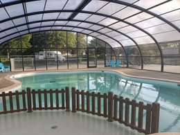 Camping Pas Cher vous présente avec son site Officiel campingpascher.fr, le Camping Beauséjour classé 4 étoiles, situé sur la commune de Arques dans le département Pas-de-calais (Nord Pas De Calais) en France. Le camping Beauséjour, vous présente un hébergement de type mobil-home de 27 m² et télévision. Le camping Beauséjour vous propose du sam. 03 octobre au sam. 10 octobre 2026 pour 7 nuits à 189€. Cette location propose 20 dates différentes pour réserver votre séjour. Découvrez également les 4 autres gammes d'hébergements du camping. Les Avis clients pour le Camping Beauséjour sont excellents avec une note moyenne de 9 sur 10. Étang, Piscine couverte, Piscine extérieure, Animations familiales, Aire de jeux enfants, Baby-foot, Canoë-kayak, Ping-pong, Pédalo, Pétanque, Structure gonflable enfants, Bar, Dépôt de pain, Épicerie,... En savoir plus : cliquez-ICI.