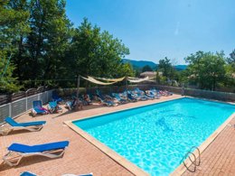Camping Pas Cher vous présente avec son site Officiel campingpascher.fr, le Camping Flower Jas Du Moine classé 3 étoiles, situé sur la commune de Salignac dans le département Alpes-de-haute-provence (Provence Alpes Côte D'azur) en France. Le camping Flower Jas Du Moine, vous présente un hébergement de type tente de 12 m². Le camping Flower Jas Du Moine vous propose du sam. 05 septembre au sam. 12 septembre 2026 pour 7 nuits à 189€. Cette location propose 75 dates différentes pour réserver votre séjour. Découvrez également les 11 autres gammes d'hébergements du camping. Les Avis clients pour le Camping Flower Jas Du Moine sont excellents avec une note moyenne de 8 sur 10. Parc aquatique, Piscine chauffée, Piscine extérieure, Aire de jeux enfants, Canoë-kayak, Ping-pong, Pétanque, Randonnée, Terrain multisports, Épicerie,... En savoir plus : cliquez-ICI.