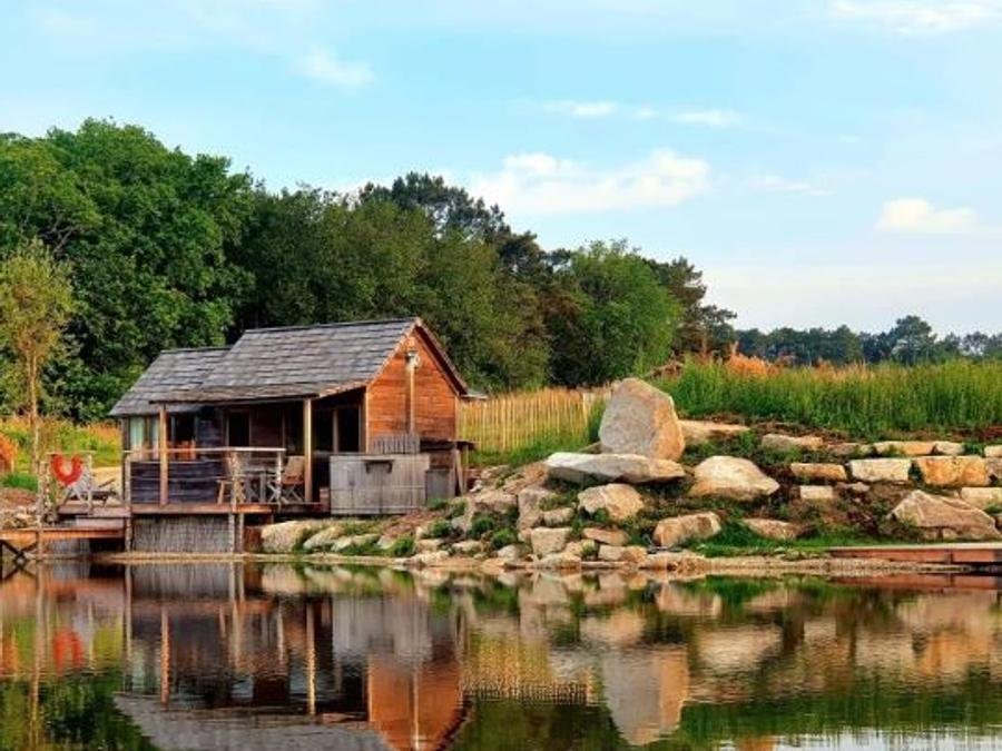 Camping Pas Cher vous présente avec son site Officiel campingpascher.fr, le Camping Domaine Dihan Evasion, situé sur la commune de Ploemel dans le département Morbihan (Bretagne) en France. Le camping Domaine Dihan Evasion vous propose un hébergement de type chalet de 21 m² pour 3 personnes. L'établissement vous propose 2 autres types d'hébergements. Découvrez tous nos séjours à petits prix dans la commune et aux alentours de Ploemel du département : Morbihan (Bretagne). Piscine chauffée, Piscine extérieure, Animations familiales, Centre équestre, Cyclisme, Paddle, kiteSurf, Bar,... En savoir plus : cliquez-ICI.