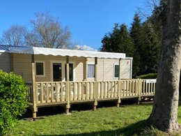 Camping Pas Cher vous présente avec son site Officiel campingpascher.fr, le Camping Domaine De Kerelly classé 3 étoiles, situé sur la commune de Guegon dans le département Morbihan (Bretagne) en France. Le camping Domaine De Kerelly, vous présente un hébergement de type mobil-home de 32 m² pour 4 personnes et télévision. Le camping Domaine De Kerelly vous propose du sam. 04 avril au sam. 11 avril 2026 pour 7 nuits à 414.75€. Cette location propose 184 dates différentes pour réserver votre séjour. Découvrez également les 9 autres gammes d'hébergements du camping. Les Avis clients pour le Camping Domaine De Kerelly sont excellents avec une note moyenne de 8 sur 10. LacRivière, Piscine chauffée, Piscine extérieure, Aire de jeux enfants, Cyclisme, Ping-pong, Pétanque, Randonnée, Bar, Dépôt de pain, Snack/Bar, Épicerie,... En savoir plus : cliquez-ICI.