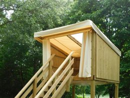 Camping Pas Cher vous présente avec son site Officiel campingpascher.fr, le Camping Domaine De Kerelly classé 3 étoiles, situé sur la commune de Guegon dans le département Morbihan (Bretagne) en France. Le camping Domaine De Kerelly, vous présente un hébergement de type hébergement insolite de 4 m² pour 2 personnes. Le camping Domaine De Kerelly vous propose du sam. 04 avril au sam. 11 avril 2026 pour 7 nuits à 191.1€. Cette location propose 184 dates différentes pour réserver votre séjour. Découvrez également les 9 autres gammes d'hébergements du camping. Les Avis clients pour le Camping Domaine De Kerelly sont excellents avec une note moyenne de 8 sur 10. LacRivière, Piscine chauffée, Piscine extérieure, Aire de jeux enfants, Cyclisme, Ping-pong, Pétanque, Randonnée, Bar, Dépôt de pain, Snack/Bar, Épicerie,... En savoir plus : cliquez-ICI.