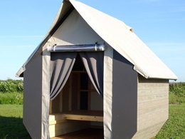 Camping Pas Cher vous présente avec son site Officiel campingpascher.fr, le Camping Domaine De Kerelly classé 3 étoiles, situé sur la commune de Guegon dans le département Morbihan (Bretagne) en France. Le camping Domaine De Kerelly, vous présente un hébergement de type hébergement insolite de 4 m² pour 3 personnes. Le camping Domaine De Kerelly vous propose du sam. 04 avril au sam. 11 avril 2026 pour 7 nuits à 316.05€. Cette location propose 184 dates différentes pour réserver votre séjour. Découvrez également les 9 autres gammes d'hébergements du camping. Les Avis clients pour le Camping Domaine De Kerelly sont excellents avec une note moyenne de 8 sur 10. LacRivière, Piscine chauffée, Piscine extérieure, Aire de jeux enfants, Cyclisme, Ping-pong, Pétanque, Randonnée, Bar, Dépôt de pain, Snack/Bar, Épicerie,... En savoir plus : cliquez-ICI.