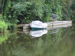 Camping Pas Cher vous présente avec son site Officiel campingpascher.fr, le Camping Domaine De Kerelly classé 3 étoiles, situé sur la commune de Guegon dans le département Morbihan (Bretagne) en France. Le camping Domaine De Kerelly, vous présente un hébergement de type mobil-home de 32 m² pour 4 personnes et télévision. Le camping Domaine De Kerelly vous propose du sam. 04 avril au sam. 11 avril 2026 pour 7 nuits à 414.75€. Cette location propose 184 dates différentes pour réserver votre séjour. Découvrez également les 9 autres gammes d'hébergements du camping. Les Avis clients pour le Camping Domaine De Kerelly sont excellents avec une note moyenne de 8 sur 10. LacRivière, Piscine chauffée, Piscine extérieure, Aire de jeux enfants, Cyclisme, Ping-pong, Pétanque, Randonnée, Bar, Dépôt de pain, Snack/Bar, Épicerie,... En savoir plus : cliquez-ICI.