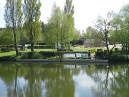 Camping Pas Cher vous présente avec son site Officiel campingpascher.fr, le Camping Domaine De Kerelly classé 3 étoiles, situé sur la commune de Guegon dans le département Morbihan (Bretagne) en France. Le camping Domaine De Kerelly, vous présente un hébergement de type mobil-home de 23 m² pour 4 personnes. Le camping Domaine De Kerelly vous propose du sam. 04 avril au sam. 11 avril 2026 pour 7 nuits à 372.75€. Cette location propose 176 dates différentes pour réserver votre séjour. Découvrez également les 9 autres gammes d'hébergements du camping. Les Avis clients pour le Camping Domaine De Kerelly sont excellents avec une note moyenne de 8 sur 10. LacRivière, Piscine chauffée, Piscine extérieure, Aire de jeux enfants, Cyclisme, Ping-pong, Pétanque, Randonnée, Bar, Dépôt de pain, Snack/Bar, Épicerie,... En savoir plus : cliquez-ICI.