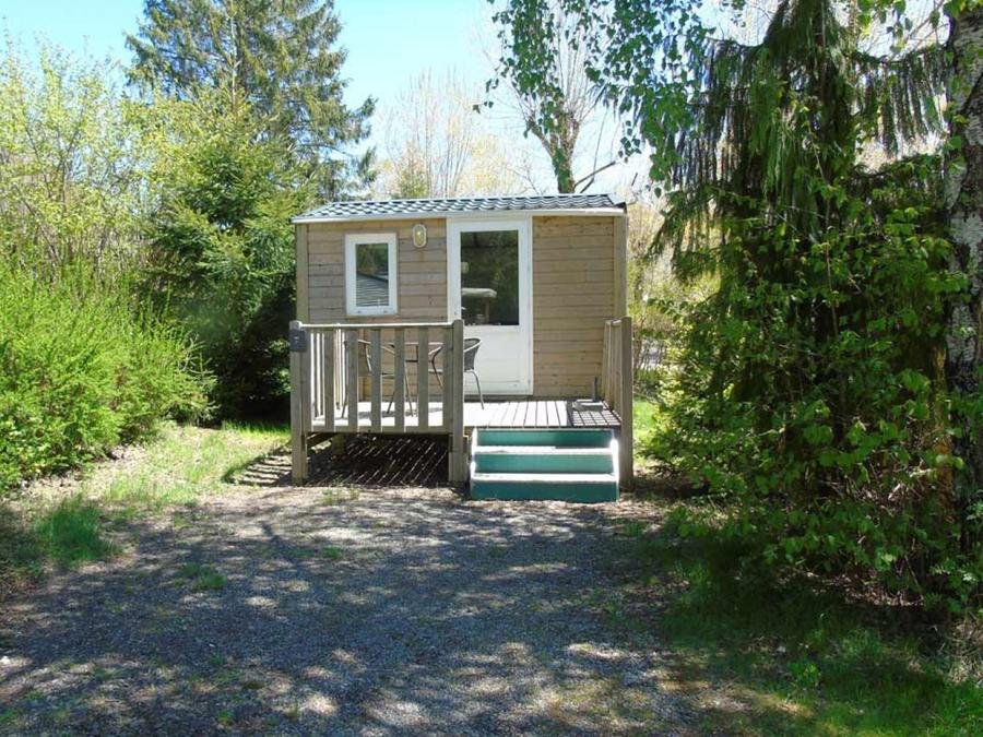 Camping Pas Cher vous présente avec son site Officiel campingpascher.fr, le Camping La Marmotte classé 3 étoiles, situé sur la commune de La Bourboule dans le département Puy-de-dôme (Auvergne) en France. Le camping La Marmotte, vous présente un hébergement de type mobil-home de 12 m² et télévision. Le camping La Marmotte vous propose du mercredi 16 septembre au mercredi 23 septembre 2026 pour 7 nuits à 281€. Cette location propose 66 dates différentes pour réserver votre séjour. Découvrez également les 16 autres gammes d'hébergements du camping. Les Avis clients pour le Camping La Marmotte sont excellents avec une note moyenne de 8 sur 10. LacRivière, Piscine chauffée, Piscine couverte, Aire de jeux enfants, Baby-foot, Cyclisme, Escalade, Ping-pong, Pétanque, Randonnée, Sports nautiques, Structure gonflable enfants, Trampoline, Bar, Restaurant, Supermarché,... En savoir plus : cliquez-ICI.