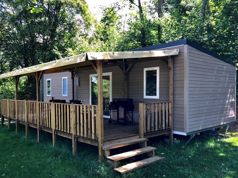 Camping Pas Cher vous présente avec son site Officiel campingpascher.fr, le Camping Flower Ser Sirant classé 3 étoiles, situé sur la commune de Saint Theoffrey dans le département Isère (Rhône Alpes) en France. Le camping Flower Ser Sirant, vous présente un hébergement de type mobil-home avec climatisation et télévision. Le camping Flower Ser Sirant vous propose du sam. 12 septembre au sam. 19 septembre 2026 pour 7 nuits à 658€. Cette location propose 29 dates différentes pour réserver votre séjour. Découvrez également les 6 autres gammes d'hébergements du camping. Lac, Animations familiales, Aire de jeux enfants, Canoë-kayak, Canyoning, Cyclisme, Escalade, Pédalo, Randonnée, Sports nautiques, Tir à l’arc, Bar, Dépôt de pain, Plats à emporter, Restaurant, Snack/Bar, Épicerie,... En savoir plus : cliquez-ICI.