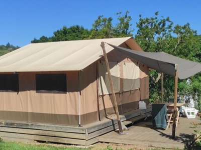 Cliquez pour découvrir toutes les photos de l'HÉBERGEMENT ! tente en toile et bois - D'Arpheuilles photo 4