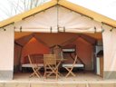 Cliquez pour découvrir toutes les photos de l'HÉBERGEMENT ! tente en toile et bois - camping D'Arpheuilles photo 7