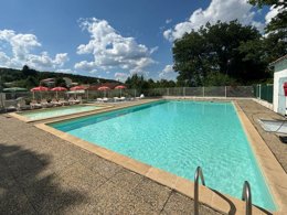 Camping Pas Cher vous présente avec son site Officiel campingpascher.fr, le Camping Lou Troumpetoun, situé sur la commune de Montmeyan dans le département Var (Provence Alpes Côte D'azur) en France. Le camping Lou Troumpetoun vous propose un hébergement de type chalet de 25 m². L'établissement vous propose 3 autres types d'hébergements. Découvrez tous nos séjours à petits prix dans la commune et aux alentours de Montmeyan du département : Var (Provence Alpes Côte D'azur). Les Avis clients pour le Camping Lou Troumpetoun sont excellents avec une note moyenne de 8 sur 10. Piscine extérieure, Canoë-kayak, Paddle, Ping-pong, Pédalo, Pétanque, Bar, Snack/Bar,... En savoir plus : cliquez-ICI.