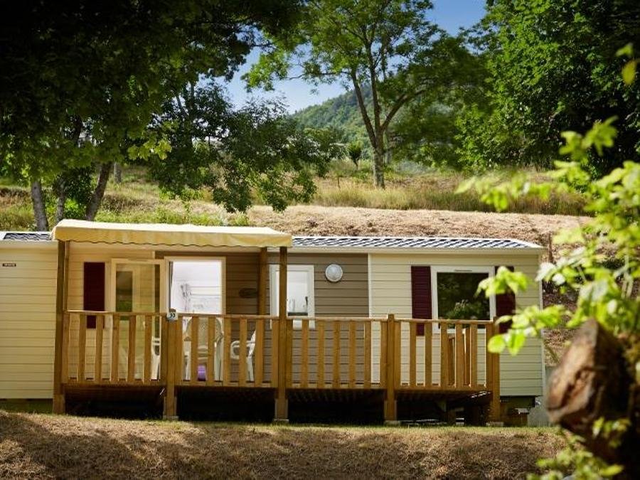 Camping Pas Cher vous présente avec son site Officiel campingpascher.fr, le Camping L'Ardéchois classé 5 étoiles, situé sur la commune de Gluiras dans le département Ardèche (Rhône Alpes) en France. Le camping L'Ardéchois, vous présente un hébergement de type mobil-home de 24 m². Le camping L'Ardéchois vous propose du vendredi 05 juin au vendredi 12 juin 2026 avec un DÉPART DEMAIN pour 7 nuits à 545€. Cette location propose 50 dates différentes pour réserver votre séjour. Découvrez également les 6 autres gammes d'hébergements du camping. Les Avis clients pour le Camping L'Ardéchois sont de 5 sur 10. Rivière, Piscine extérieure, Animation enfants, Animations familiales, Aire de jeux enfants, Canoë-kayak, Cyclisme, Ping-pong, Piscine, Pétanque, Randonnée, Bar, Dépôt de pain, Restaurant, Snack/Bar, Supermarché,... En savoir plus : cliquez-ICI.