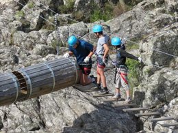 Camping Pas Cher vous présente avec son site Officiel campingpascher.fr, le Camping L'Ardéchois classé 5 étoiles, situé sur la commune de Gluiras dans le département Ardèche (Rhône Alpes) en France. Le camping L'Ardéchois, vous présente un hébergement de type mobil-home de 35 m². Le camping L'Ardéchois vous propose du mercredi 06 mai au mercredi 13 mai 2026 pour 7 nuits à 620€. Cette location propose 88 dates différentes pour réserver votre séjour. Découvrez également les 5 autres gammes d'hébergements du camping. Les Avis clients pour le Camping L'Ardéchois sont de 5 sur 10. Rivière, Piscine extérieure, Animation enfants, Animations familiales, Aire de jeux enfants, Canoë-kayak, Cyclisme, Ping-pong, Piscine, Pétanque, Randonnée, Bar, Dépôt de pain, Restaurant, Snack/Bar, Supermarché,... En savoir plus : cliquez-ICI.