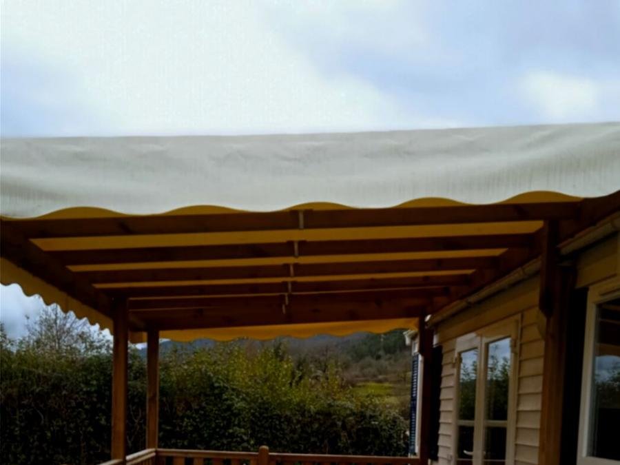 Camping Pas Cher vous présente avec son site Officiel campingpascher.fr, le Camping Sous Le Moulin classé 3 étoiles, situé sur la commune de Condes dans le département Jura (Franche Comté) en France. Le camping Sous Le Moulin, vous présente un hébergement de type mobil-home de 22 m² pour 4 personnes. Le camping Sous Le Moulin vous propose du sam. 04 juillet au sam. 11 juillet 2026, en promotion à -25% pour 7 nuits à 369 € au lieu de 497,0 € soit une Économie de 128 €. Cette location propose 8 dates différentes pour réserver votre séjour. Découvrez également les 14 autres gammes d'hébergements du camping. Les Avis clients pour le Camping Sous Le Moulin sont excellents avec une note moyenne de 8 sur 10. Rivière, Piscine chauffée, Piscine couverte, Animations familiales, Aire de jeux enfants, Centre équestre, Cyclisme, Ping-pong, Pétanque, Randonnée, Voile, Bar, Snack/Bar,... En savoir plus : cliquez-ICI.