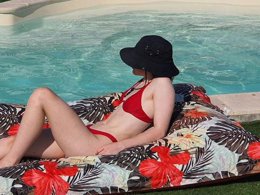 Camping Pas Cher vous présente avec son site Officiel campingpascher.fr, le Camping L'Escale Occitane classé 3 étoiles, situé sur la commune de Alzonne dans le département Aude (Languedoc Roussillon) en France. Le camping L'Escale Occitane, vous présente un hébergement de type tente. Le camping L'Escale Occitane vous propose du sam. 13 décembre au sam. 20 décembre 2025 avec un DÉPART DEMAIN pour 7 nuits à 231€. Cette location propose 13 dates différentes pour réserver votre séjour. Découvrez également les 1 autres gammes d'hébergements du camping. Les Avis clients pour le Camping L'Escale Occitane sont excellents avec une note moyenne de 9 sur 10. Piscine extérieure, Aire de jeux enfants, Baby-foot, Ping-pong, Pétanque, Plats à emporter, Restaurant,... En savoir plus : cliquez-ICI.