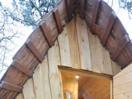 Camping Pas Cher vous présente avec son site Officiel campingpascher.fr, le Camping Domaine De L'Abri Côtier classé 3 étoiles, situé sur la commune de Cucq dans le département Pas-de-calais (Nord Pas De Calais) en France. Le camping Domaine De L'Abri Côtier, vous présente un hébergement de type hébergement insolite et télévision. Le camping Domaine De L'Abri Côtier vous propose du lundi 02 mars au lundi 09 mars 2026 pour 7 nuits à 315€. Cette location propose 83 dates différentes pour réserver votre séjour. Découvrez également les 3 autres gammes d'hébergements du camping. Les Avis clients pour le Camping Domaine De L'Abri Côtier sont excellents avec une note moyenne de 9 sur 10. Mer, Aire de jeux enfants, Ping-pong, Pétanque, Bar,... En savoir plus : cliquez-ICI.