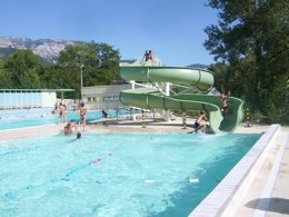 Camping Pas Cher vous présente avec son site Officiel campingpascher.fr, le Camping Municipal De Justin classé 2 étoiles, situé sur la commune de Die dans le département Drome (Rhône Alpes) en France. Le camping Municipal De Justin vous propose un hébergement de type chalet de 38 m² pour 8 personnes. L'établissement vous propose 8 autres types d'hébergements. Découvrez tous nos séjours à petits prix dans la commune et aux alentours de Die du département : Drome (Rhône Alpes). Les Avis clients pour le Camping Municipal De Justin sont excellents avec une note moyenne de 9 sur 10. Piscine chauffée, Piscine extérieure, Aire de jeux enfants, Canoë-kayak, Bar, Boulangerie, Bureau de tabac, Café, Pizzeria, Restaurant, Snack/Bar, Station-service, Supermarché, Épicerie,... En savoir plus : cliquez-ICI.