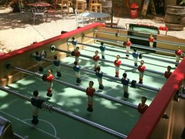 Camping Pas Cher vous présente avec son site Officiel campingpascher.fr, le Camping Ushuaia Villages Le Lavandin classé 3 étoiles, situé sur la commune de Esparron De Verdon dans le département Alpes-de-haute-provence (Provence Alpes Côte D'azur) en France. Le camping Ushuaia Villages Le Lavandin, vous présente un hébergement de type mobil-home de 11 m² pour 2 personnes. Le camping Ushuaia Villages Le Lavandin vous propose du sam. 30 mai au sam. 06 juin 2026 pour 7 nuits à 199€. Cette location propose 104 dates différentes pour réserver votre séjour. Découvrez également les 5 autres gammes d'hébergements du camping. Les Avis clients pour le Camping Ushuaia Villages Le Lavandin sont de 7 sur 10. Lac, Animations familiales, Aire de jeux enfants, Baby-foot, Canoë-kayak, Cyclisme, Ping-pong, Pétanque, Randonnée, Dépôt de pain, Plats à emporter, Restaurant, Snack/Bar,... En savoir plus : cliquez-ICI.