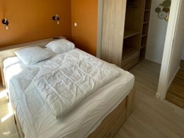 Camping Pas Cher vous présente avec son site Officiel campingpascher.fr, le Camping Le Clos Du Moulin classé 2 étoiles, situé sur la commune de Graye Sur Mer dans le département Calvados (Basse Normandie) en France. Le camping Le Clos Du Moulin vous propose un hébergement de type maison de campagne de 53 m² pour 4 personnes (télévision). L'établissement vous propose 4 autres types d'hébergements. Découvrez tous nos séjours à petits prix dans la commune et aux alentours de Graye Sur Mer du département : Calvados (Basse Normandie). Les Avis clients pour le Camping Le Clos Du Moulin sont de 7 sur 10. Centre équestre, Court de tennis, Ping-pong, Pétanque, Randonnée,... En savoir plus : cliquez-ICI.