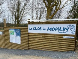 Camping Pas Cher vous présente avec son site Officiel campingpascher.fr, le Camping Le Clos Du Moulin classé 2 étoiles, situé sur la commune de Graye Sur Mer dans le département Calvados (Basse Normandie) en France. Le camping Le Clos Du Moulin vous propose un hébergement de type maison de campagne de 24 m² pour 1 personne (télévision). L'établissement vous propose 4 autres types d'hébergements. Découvrez tous nos séjours à petits prix dans la commune et aux alentours de Graye Sur Mer du département : Calvados (Basse Normandie). Les Avis clients pour le Camping Le Clos Du Moulin sont de 7 sur 10. Centre équestre, Court de tennis, Ping-pong, Pétanque, Randonnée,... En savoir plus : cliquez-ICI.