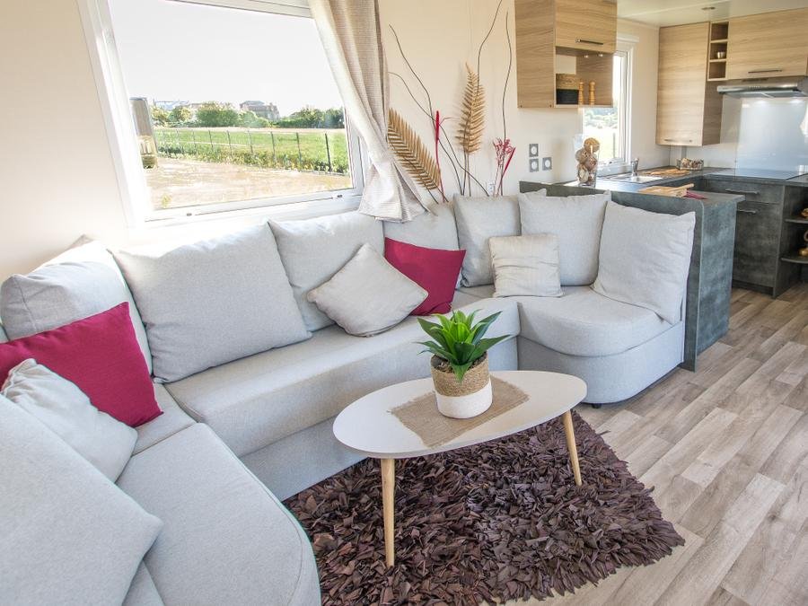 Camping Pas Cher vous présente avec son site Officiel campingpascher.fr, le Camping MV Resort classé 5 étoiles, situé sur la commune de Langrune Sur Mer dans le département Calvados (Basse Normandie) en France. Le camping MV Resort vous propose un hébergement de type mobil-home de 40 m² pour 6 personnes avec climatisation (télévision). L'établissement vous propose 6 autres types d'hébergements. Découvrez tous nos séjours à petits prix dans la commune et aux alentours de Langrune Sur Mer du département : Calvados (Basse Normandie). Les Avis clients pour le Camping MV Resort sont excellents avec une note moyenne de 9 sur 10. Piscine couverte, Piscine extérieure, Aire de jeux enfants, Court de tennis, Ping-pong, Pétanque, Randonnée, Salle de fitness, Salle de jeux vidéo, Terrain de football, Terrain multisports,... En savoir plus : cliquez-ICI.