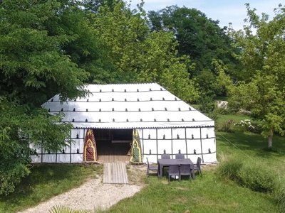 Cliquez pour découvrir toutes les photos de l'HÉBERGEMENT ! tente en toile et bois - Domaine Ecôtelia photo 4