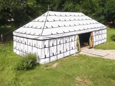 Cliquez pour découvrir toutes les photos de l'HÉBERGEMENT ! tente en toile et bois - Domaine Ecôtelia photo 5