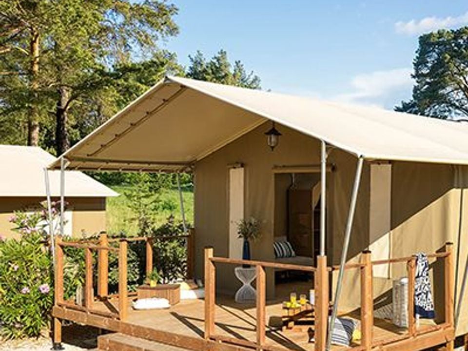 Camping Pas Cher vous présente avec son site Officiel campingpascher.fr, le Camping Les Oursinières classé 2 étoiles, situé sur la commune de Le Pradet dans le département Var (Provence Alpes Côte D'azur) en France. Le camping Les Oursinières, vous présente un hébergement de type tente de 25 m² pour 4 personnes. Le camping Les Oursinières vous proposeun séjour PAS CHER avec une REMISEdu dimanche 14 juin au dimanche 21 juin 2026, en promotion à -44% pour 7 nuits à 274,40 € au lieu de 490,0 € soit une Économie de 215,60 €. Cette location propose 50 dates différentes pour réserver votre séjour. Découvrez également les 2 autres gammes d'hébergements du camping. Les Avis clients pour le Camping Les Oursinières sont excellents avec une note moyenne de 9 sur 10. Mer, Animations familiales, Club ados, Club enfants, Aire de jeux enfants, Canoë-kayak, Centre équestre, Court de tennis, Golf, Paddle, Ping-pong, Planche à voile, Plongée, Pétanque, Randonnée, Structure gonflable enfants, Terrain de volley-ball, kiteSurf, Bar, Dépôt de pain, Restaurant, Supermarché, Épicerie,... En savoir plus : cliquez-ICI.
