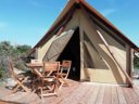 Camping Pas Cher vous présente avec son site Officiel campingpascher.fr, le Camping Mer Et Vacances classé 2 étoiles, situé sur la commune de Leffrinckoucke dans le département Nord (Nord Pas De Calais) en France. Le camping Mer Et Vacances, vous présente un hébergement de type tente en toile et bois de 12 m² pour 4 personnes. Le camping Mer Et Vacances vous propose du mercredi 22 avril au mercredi 29 avril 2026 pour 7 nuits à 505€. Cette location propose 73 dates différentes pour réserver votre séjour. Découvrez également les 5 autres gammes d'hébergements du camping. Mer, Animations familiales, Aire de jeux enfants, Court de tennis, Planche à voile, Pétanque, Randonnée, Voile, kiteSurf, Supermarché,... En savoir plus : cliquez-ICI.