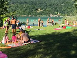 Camping Pas Cher vous présente avec son site Officiel campingpascher.fr, le Camping Le Mont Grêle classé 3 étoiles, situé sur la commune de Lepin Le Lac dans le département Savoie (Rhône Alpes) en France. Le camping Le Mont Grêle, vous présente un hébergement de type lodge de 34 m² pour 3 personnes. Le camping Le Mont Grêle vous propose du sam. 13 juin au sam. 20 juin 2026, en promotion à -7% pour 7 nuits à 350 € au lieu de 380 € soit une Économie de 30 €. Cette location propose 13 dates différentes pour réserver votre séjour. Découvrez également les 9 autres gammes d'hébergements du camping. Les Avis clients pour le Camping Le Mont Grêle sont excellents avec une note moyenne de 8 sur 10. Lac, Aire de jeux enfants, Pédalo, Snack/Bar,... En savoir plus : cliquez-ICI.