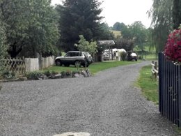 Camping Pas Cher vous présente avec son site Officiel campingpascher.fr, le Camping Aire Naturelle Du Gros Pré classé 2 étoiles, situé sur la commune de Lesseux dans le département Vosges (Lorraine) en France. Le camping Aire Naturelle Du Gros Pré, vous présente un hébergement de type mobil-home de 40 m² pour 3 personnes et télévision. Le camping Aire Naturelle Du Gros Pré vous propose du dimanche 28 décembre au dimanche 04 janvier 2026 pour 7 nuits à 550€. Cette location propose 4 dates différentes pour réserver votre séjour. Découvrez également les 4 autres gammes d'hébergements du camping. Les Avis clients pour le Camping Aire Naturelle Du Gros Pré sont excellents avec une note moyenne de 9 sur 10.... En savoir plus : cliquez-ICI.