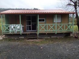 Camping Pas Cher vous présente avec son site Officiel campingpascher.fr, le Camping Aire Naturelle Du Gros Pré classé 2 étoiles, situé sur la commune de Lesseux dans le département Vosges (Lorraine) en France. Le camping Aire Naturelle Du Gros Pré vous propose un hébergement de type chalet de 42 m² pour 5 personnes (télévision). Cet hébergement propose plus de 3 dates différentes pour réserver ! Pour dévouvrir la période la moins chère, consultez la rubrique 'Tarifs' et sélectionnez votre mois de départ. L'établissement vous propose 4 autres types d'hébergements. Découvrez tous nos séjours à petits prix dans la commune et aux alentours de Lesseux du département : Vosges (Lorraine). Les Avis clients pour le Camping Aire Naturelle Du Gros Pré sont excellents avec une note moyenne de 9 sur 10.... En savoir plus : cliquez-ICI.